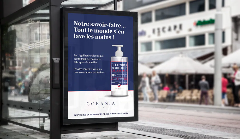 Affiche Corania dans un abribus