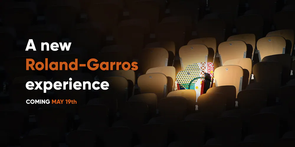 Visuel « A new Roland-Garros experience, coming May 19th » : sièges du court dans la pénombre